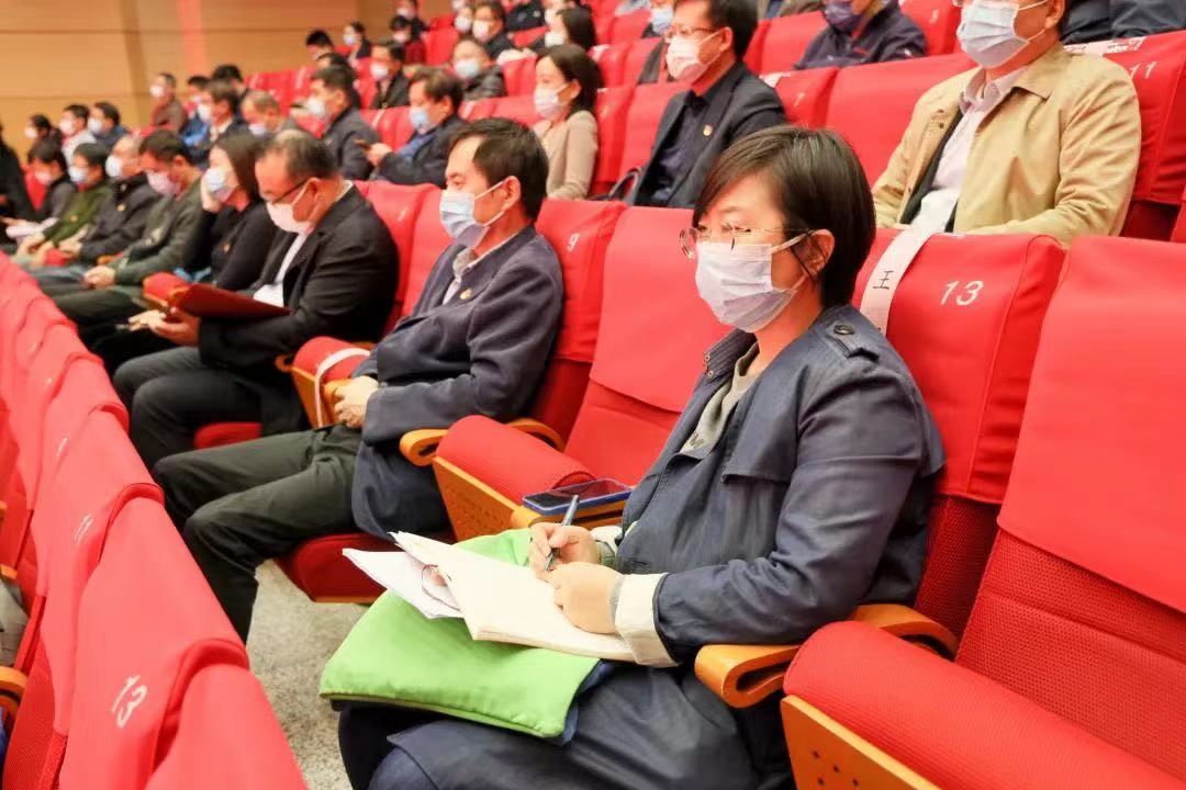 习近平代表第十九届中央委员会向大会作